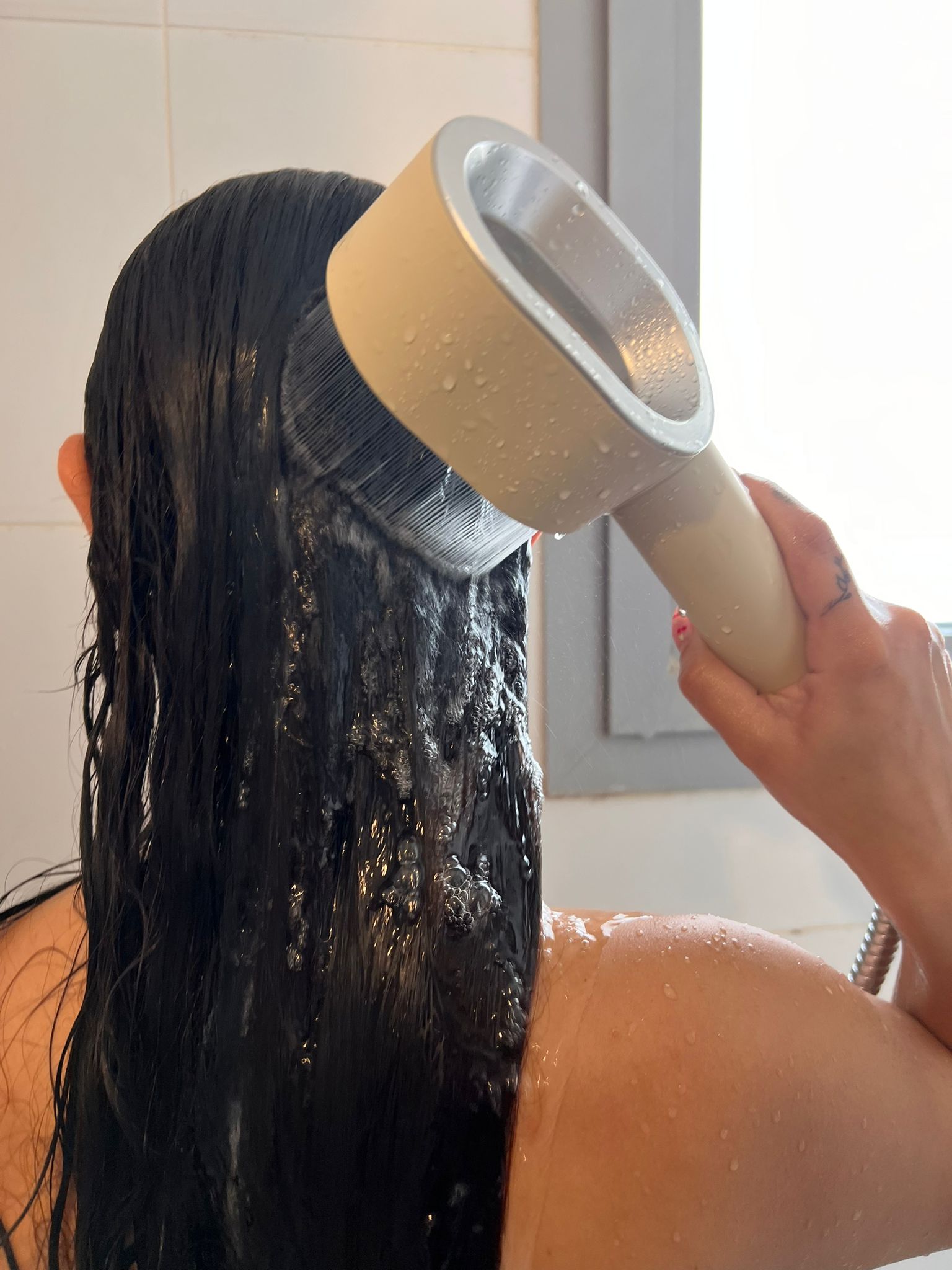 איך למנוע קשקשים ולשמור על קרקפת בריאה